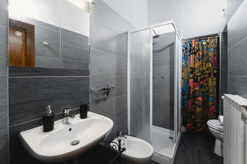 Moderno Apt x6, 2 camere, 8 min Duomo, AC, WiFi