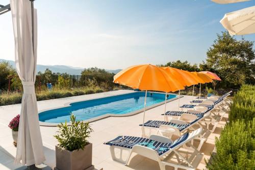 Rustic Villa Florice with a pool