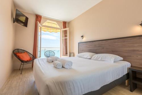 מיטה או מיטות בחדר ב-Les Pieds Dans L'Eau - Bel appartement - Vue mer