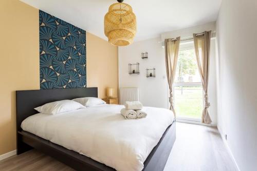 a bedroom with a bed with a teddy bear on it at Les Asturies - Appartement rénové - Cosy moderne in Rennes