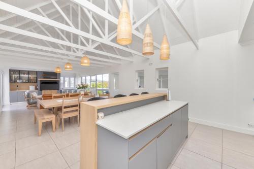 Una cocina o zona de cocina en Oppies Nest in Myburgh Park - Langebaan