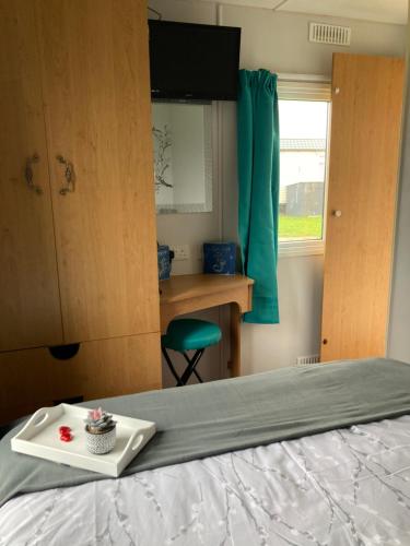Katil atau katil-katil dalam bilik di Pet Friendly Breaks at Golden Palm, Skegness