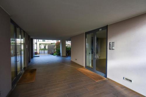 an empty hallway of a building with glass doors at CaseOspitali - Casa Marina grande bilocale con terrazzo perfetto x2 in Cernusco sul Naviglio
