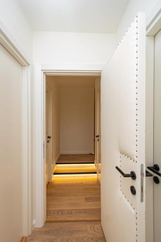 an empty corridor with a door and a hallway with a hallway at Sinfonia Lux 1205 in Sajmište