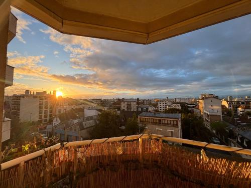 Východ nebo západ slunce při pohledu z apartmánu nebo okolí