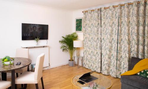 a living room with a couch and a table at Stunning 1-Bed Apartment close to Hotspur in Enfield