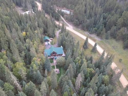 an aerial view of a house in the middle of a forest at Bear Butte Gulch Lodge in Deadwood