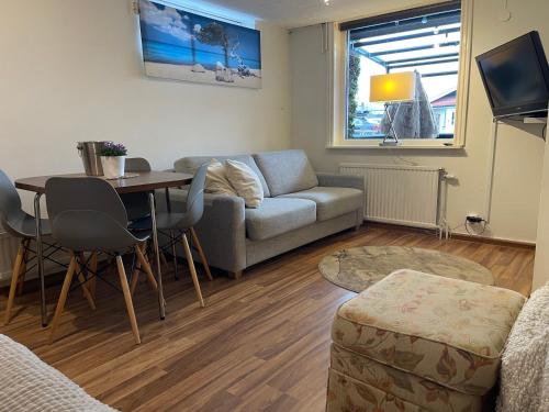 Télévision ou salle de divertissement dans l'établissement Vid Gekås Ullared Boende B&B