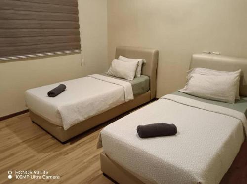 A bed or beds in a room at Homestay Alamanda