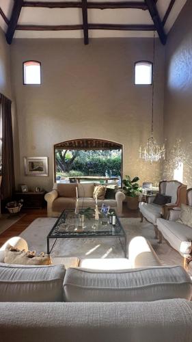 Χώρος καθιστικού στο Casa Cayé Solar del Plata