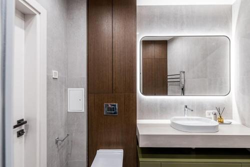 Φωτογραφία από το άλμπουμ του Spacious luxury apt w/river view/terrace Paupys στο Βίλνιους