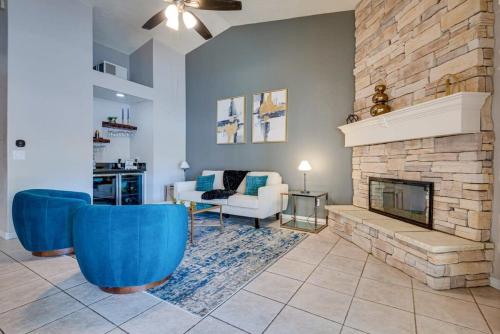 Luxury Vegas Home with 5BR, Casita, Hot Tub, and Pool