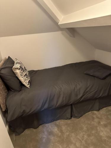 a bed in the corner of a room at Immaculate 4-Bed Cottage in Knaresborough in Knaresborough