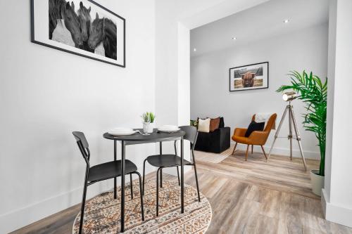 Χώρος καθιστικού στο Stylish Apartment - Free Wifi & Netflix - On Street Parking - Double Bed - 49aG