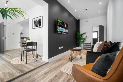 Μια τηλεόραση ή/και κέντρο ψυχαγωγίας στο Stylish Apartment - Free Wifi & Netflix - On Street Parking - Double Bed - 49aG