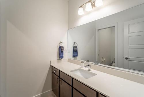 Koupelna v ubytování BlueSkies PetFriendly St George Condo 26
