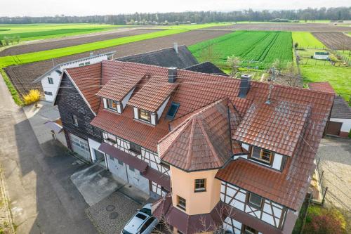an overhead view of a house with red roofs and a field at Haus48 in Neuried