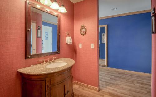 a bathroom with a sink and a mirror at Captains Quarters - Anchor Pier Lodge in Newport