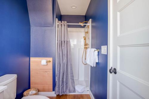 a bathroom with blue walls and a shower curtain at Walters Waldport in Waldport