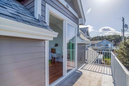 a balcony with a view of a house at Walters Waldport in Waldport