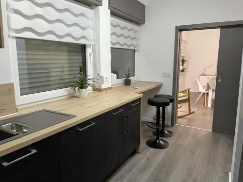 a kitchen with a counter with a sink and a window at Ferienwohnung Waldeck in Losheim