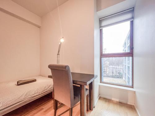 a desk and a chair in a room with a window at **MODERN ***CENTRAl ***ROOFTOP *** YOU'll LOVE IT in Oslo