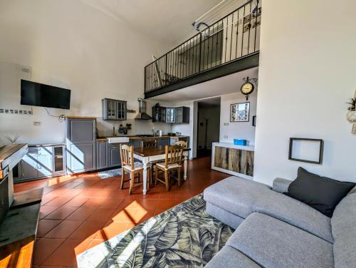 a living room with a couch and a table at Residence La Poggerina in Figline Valdarno