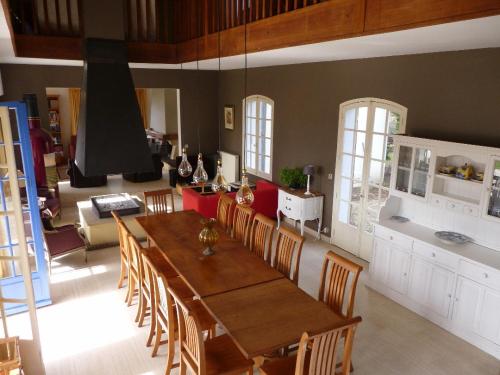 a kitchen and dining room with a wooden table and chairs at Gîte du Grand Sancerrois in Jars