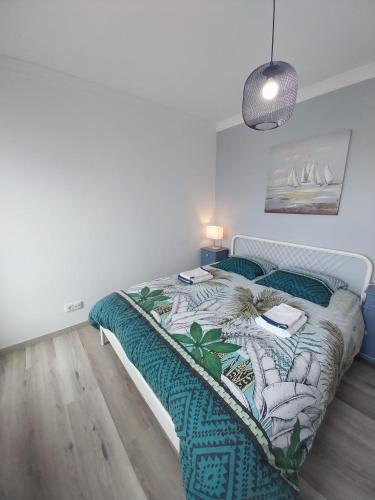 a bedroom with a bed with a colorful bedspread at Bleu Océan in Praia de Mira