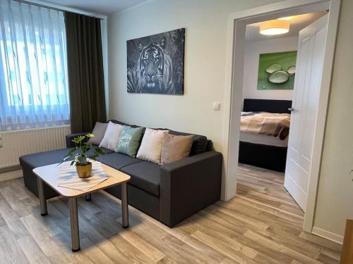 a living room with a couch and a table at Moderne stilvolle Gästewohnung in Werdau