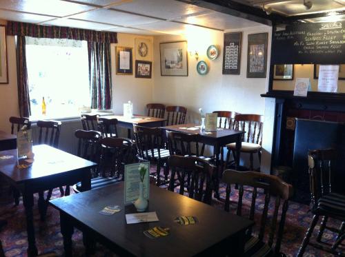 A restaurant or other place to eat at Lamb & Flag Inn 