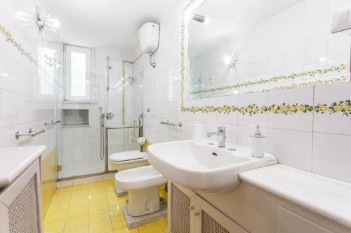Kúpeľňa v ubytovaní Zazà House sea view Capri Sorrento