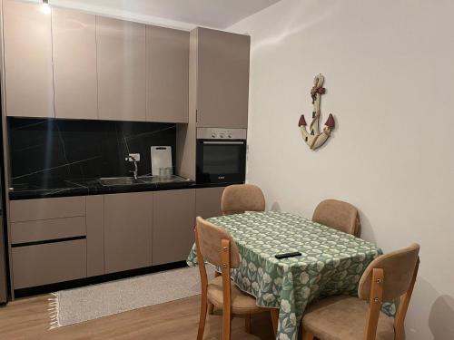 Kuchyň nebo kuchyňský kout v ubytování Azur Apartament