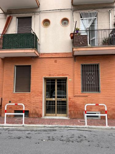El edificio en el que está el departamento
