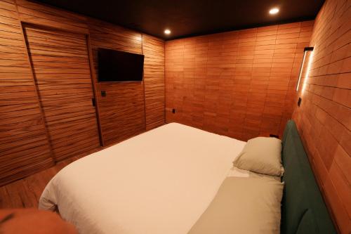 Una cama o camas en una habitación de Casa Ann Loft Marakame
