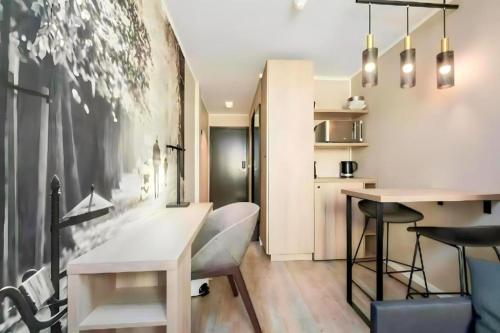 a kitchen and living room with a table and chairs at **ROYAL SUITE ** MODERN ** FAST - WIFI ** SMART TV ** in Oslo