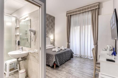 ローマにあるGardenia Suiteのバスルーム(ベッド1台、シンク付)