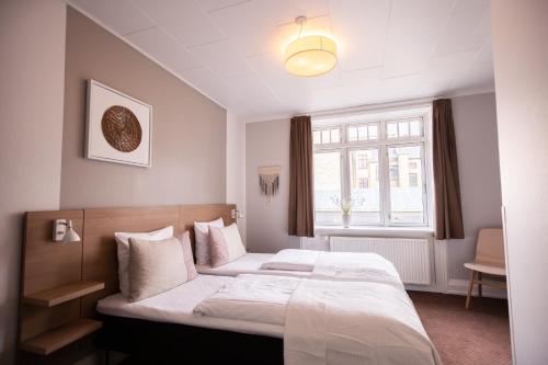 Postel nebo postele na pokoji v ubytování Savoy Hotel