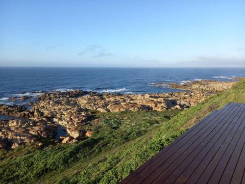 a view of the ocean from the top of a cliff at Rusenvrede Self Catering in Cape St Francis