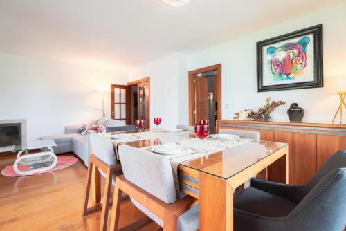 a living room with a table and chairs and a couch at Apartment Qian Rio Douro porto in Porto