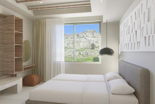 una camera bianca con un letto e una finestra di Sirin Luxury Suites Groundfloor a Haraki