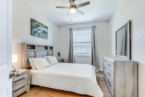 a bedroom with a bed and a ceiling fan at Valrico Home with Yard about 14 Mi to Downtown Tampa in Valrico