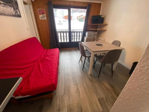 Bel appartement à Châtel, proche centre et remontées mécaniques, avec balcon et parking - FR-1-693-3