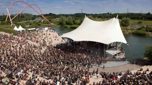 a large crowd of people standing in front of a stage at New York by D&J Apartments Altenessen Nord in Essen