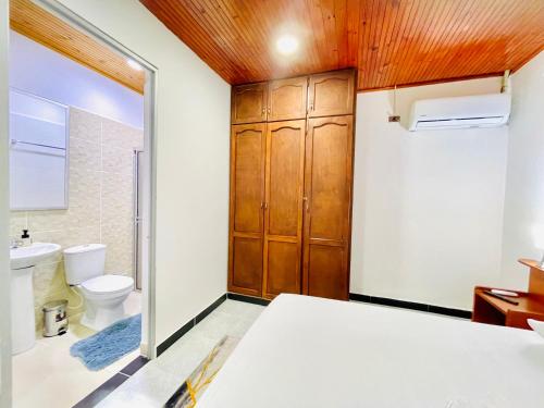 a bathroom with a toilet and a sink at De Greiff House in San José del Guaviare