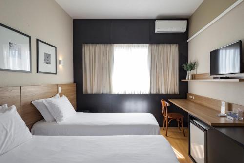 Katil atau katil-katil dalam bilik di Cambirela Hotel