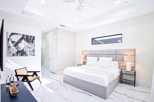 Ένα ή περισσότερα κρεβάτια σε δωμάτιο στο Casa Capri - Heated Pool