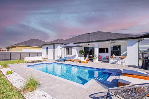 a swimming pool in the backyard of a house at Casa Capri - Heated Pool in Cape Coral