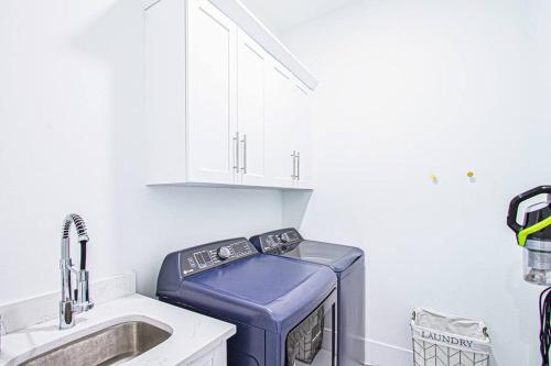 Ένα ή περισσότερα κρεβάτια σε δωμάτιο στο Casa Capri - Heated Pool