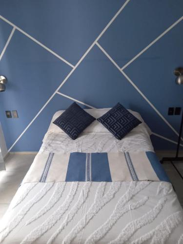 Un pat sau paturi într-o cameră la Suite Puerto de las Islas